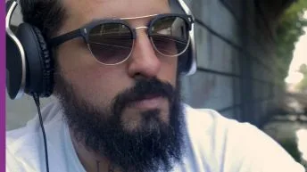 Bruno Miguel with headphones and sunglasses