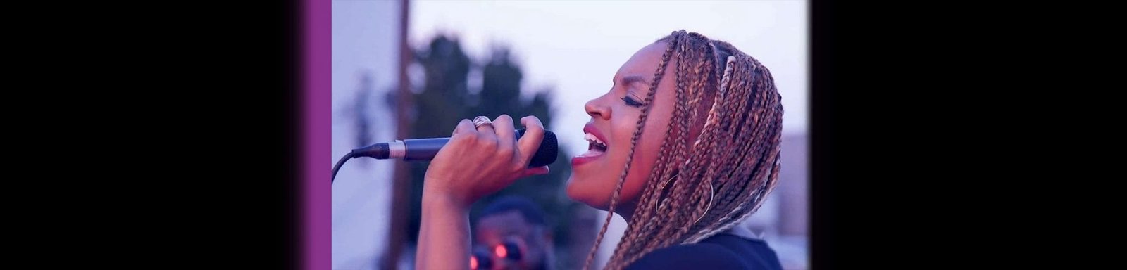 Daria Jones singing